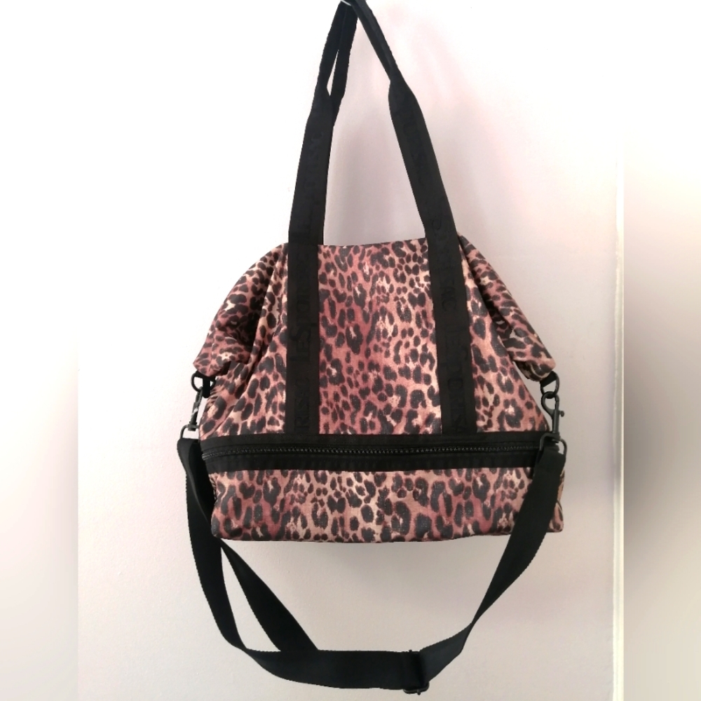LeSportsac Dakota Medium Deluxe Weekender Leopard Overnight Bag Duffle Tote